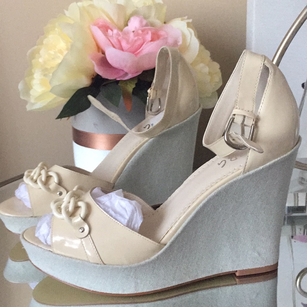 Vintage BCBG PARIS wedges